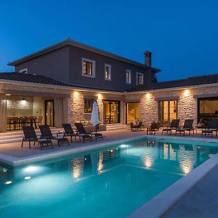 Cami Βίλα Grožnjan