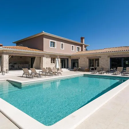 Cami Βίλα Grožnjan